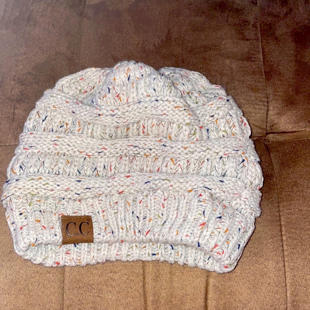 Neutral & speckled C.C ponytail beanie